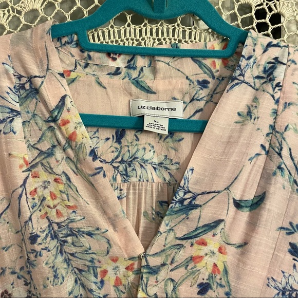 🌻Pastel Pink Floral Wrap Top - Picture 2 of 13